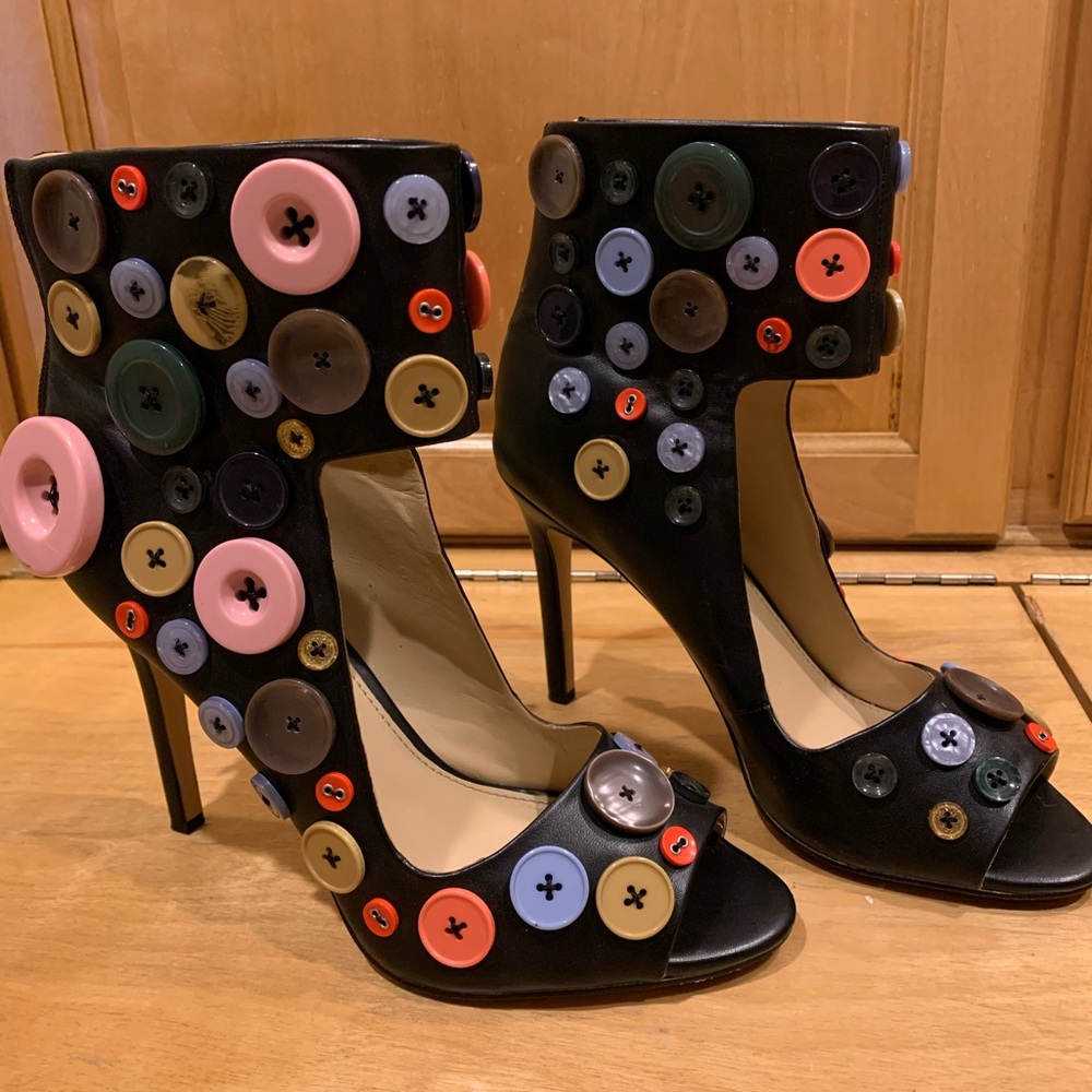 Katy Perry leather pumps. Size 9. Great condition. Like new.
